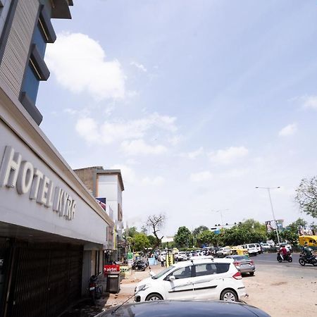 Hotel Kyra Airport Αχμπανταμπάντ Εξωτερικό φωτογραφία