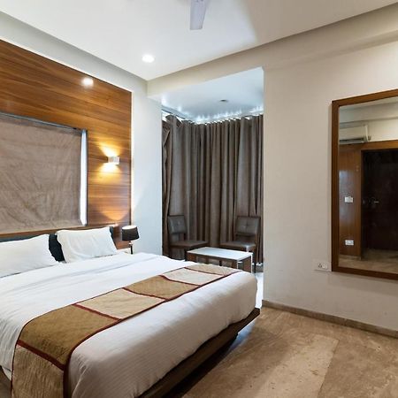 Hotel Kyra Airport Αχμπανταμπάντ Εξωτερικό φωτογραφία