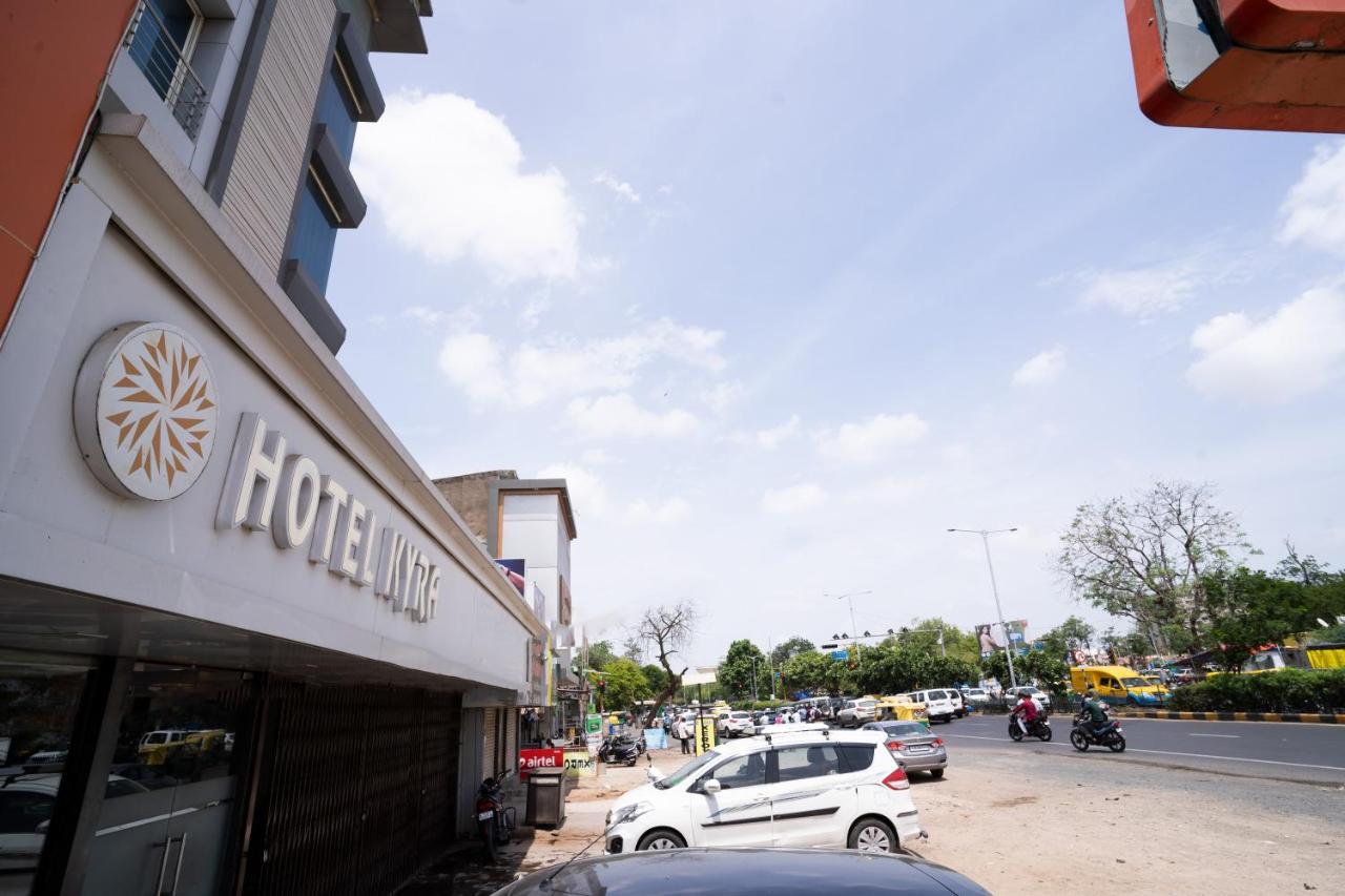Hotel Kyra Airport Αχμπανταμπάντ Εξωτερικό φωτογραφία