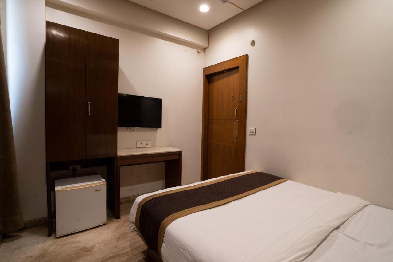 Hotel Kyra Airport Αχμπανταμπάντ Εξωτερικό φωτογραφία