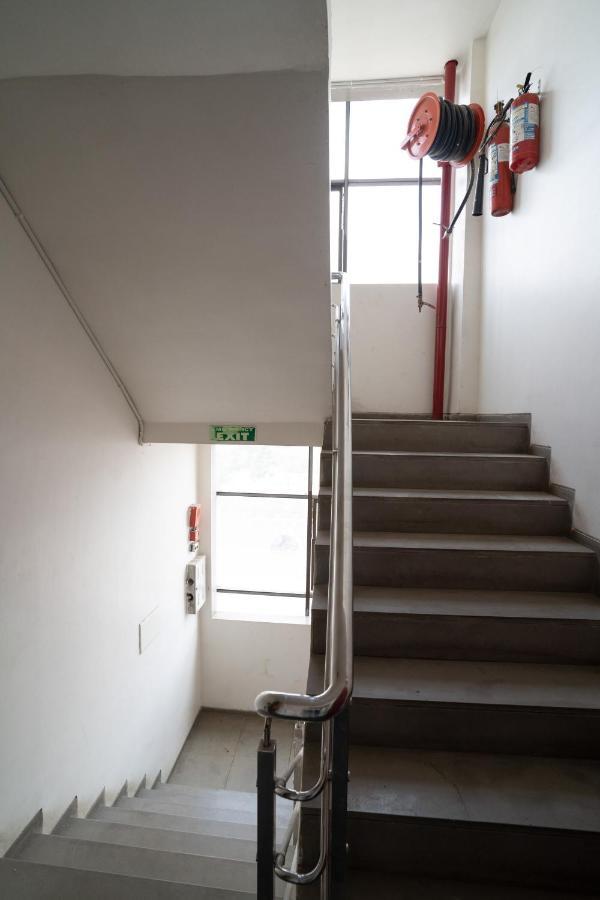 Hotel Kyra Airport Αχμπανταμπάντ Εξωτερικό φωτογραφία