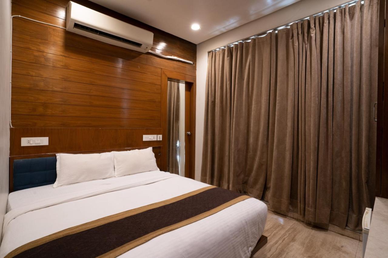 Hotel Kyra Airport Αχμπανταμπάντ Εξωτερικό φωτογραφία