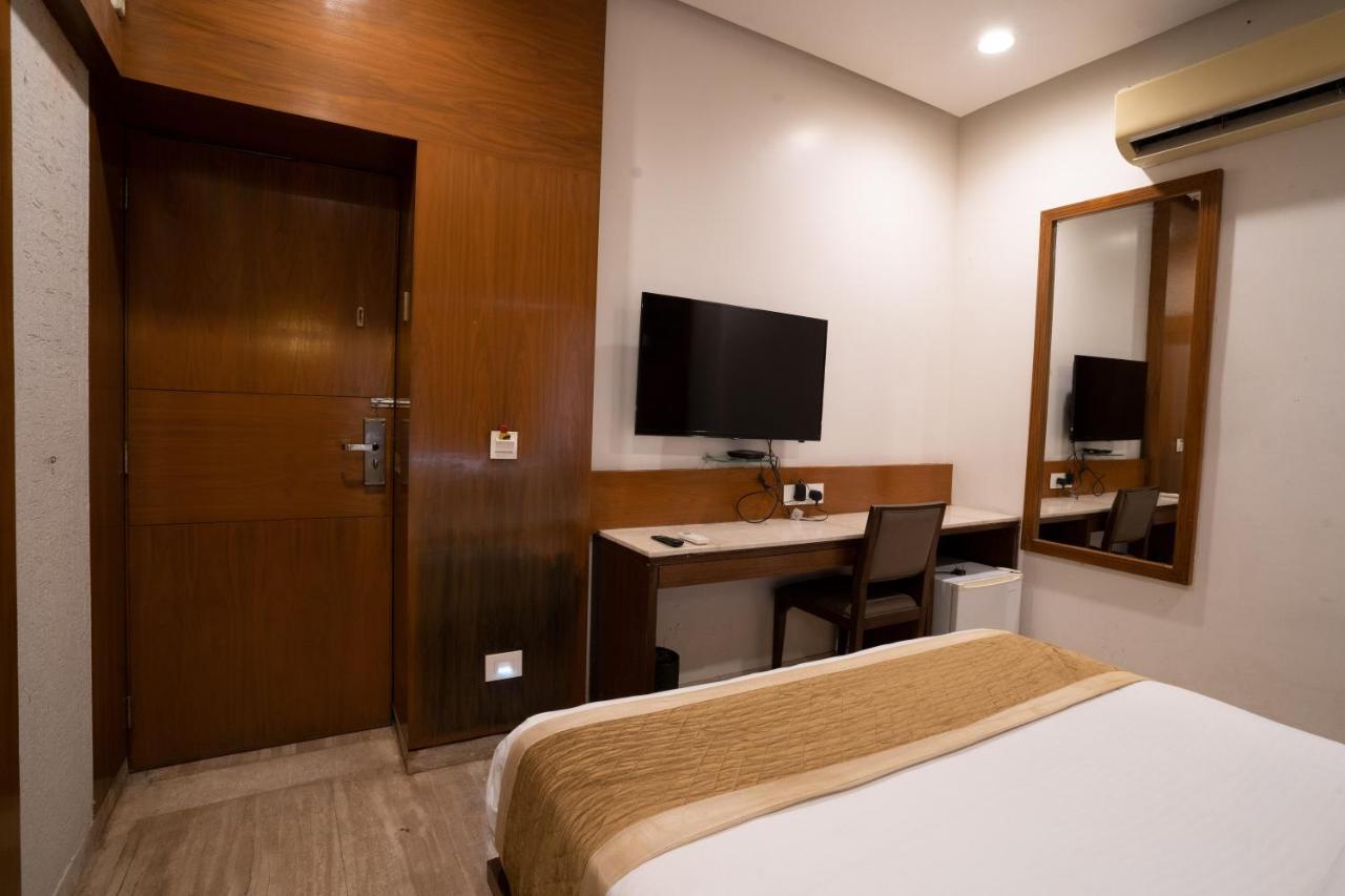 Hotel Kyra Airport Αχμπανταμπάντ Εξωτερικό φωτογραφία