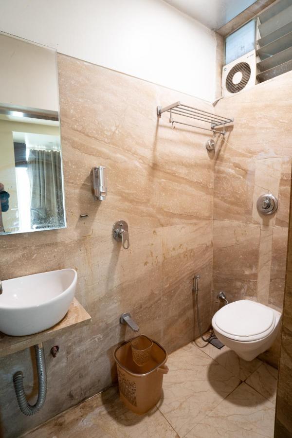 Hotel Kyra Airport Αχμπανταμπάντ Εξωτερικό φωτογραφία