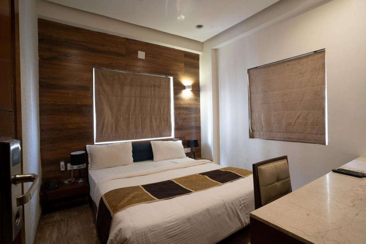 Hotel Kyra Airport Αχμπανταμπάντ Εξωτερικό φωτογραφία