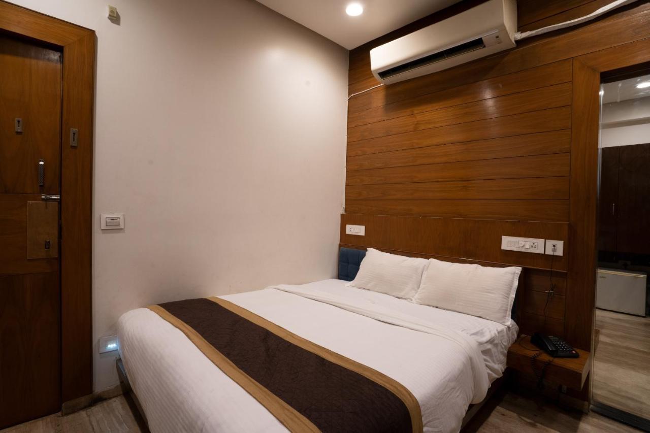 Hotel Kyra Airport Αχμπανταμπάντ Εξωτερικό φωτογραφία