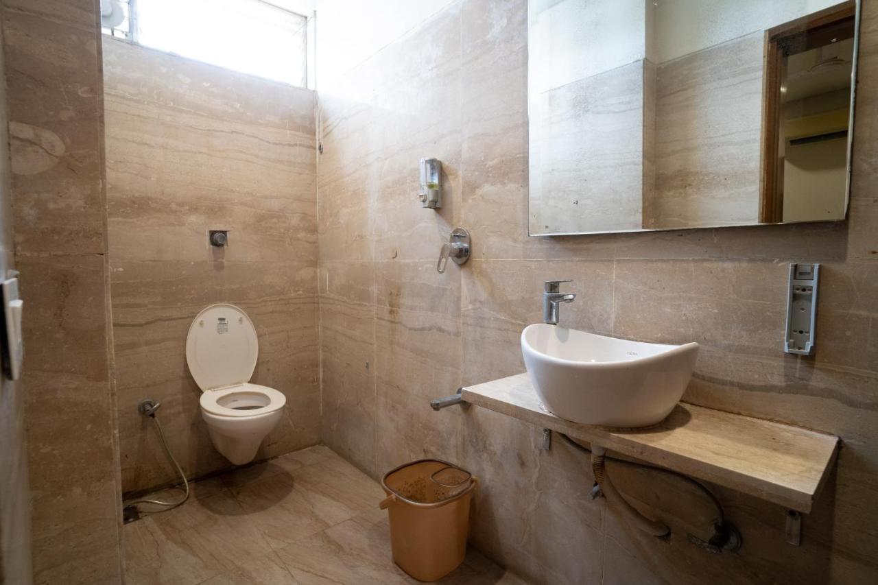 Hotel Kyra Airport Αχμπανταμπάντ Εξωτερικό φωτογραφία