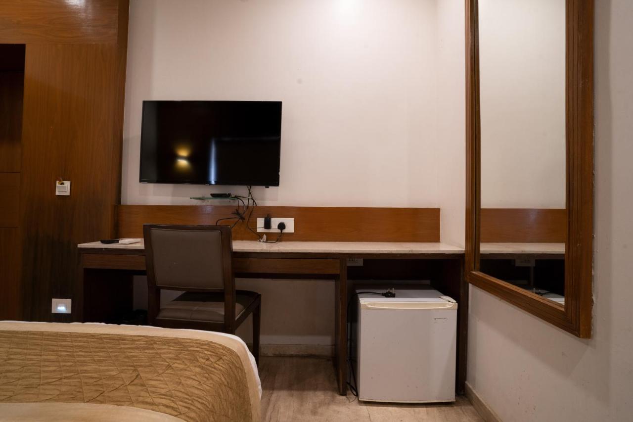 Hotel Kyra Airport Αχμπανταμπάντ Εξωτερικό φωτογραφία